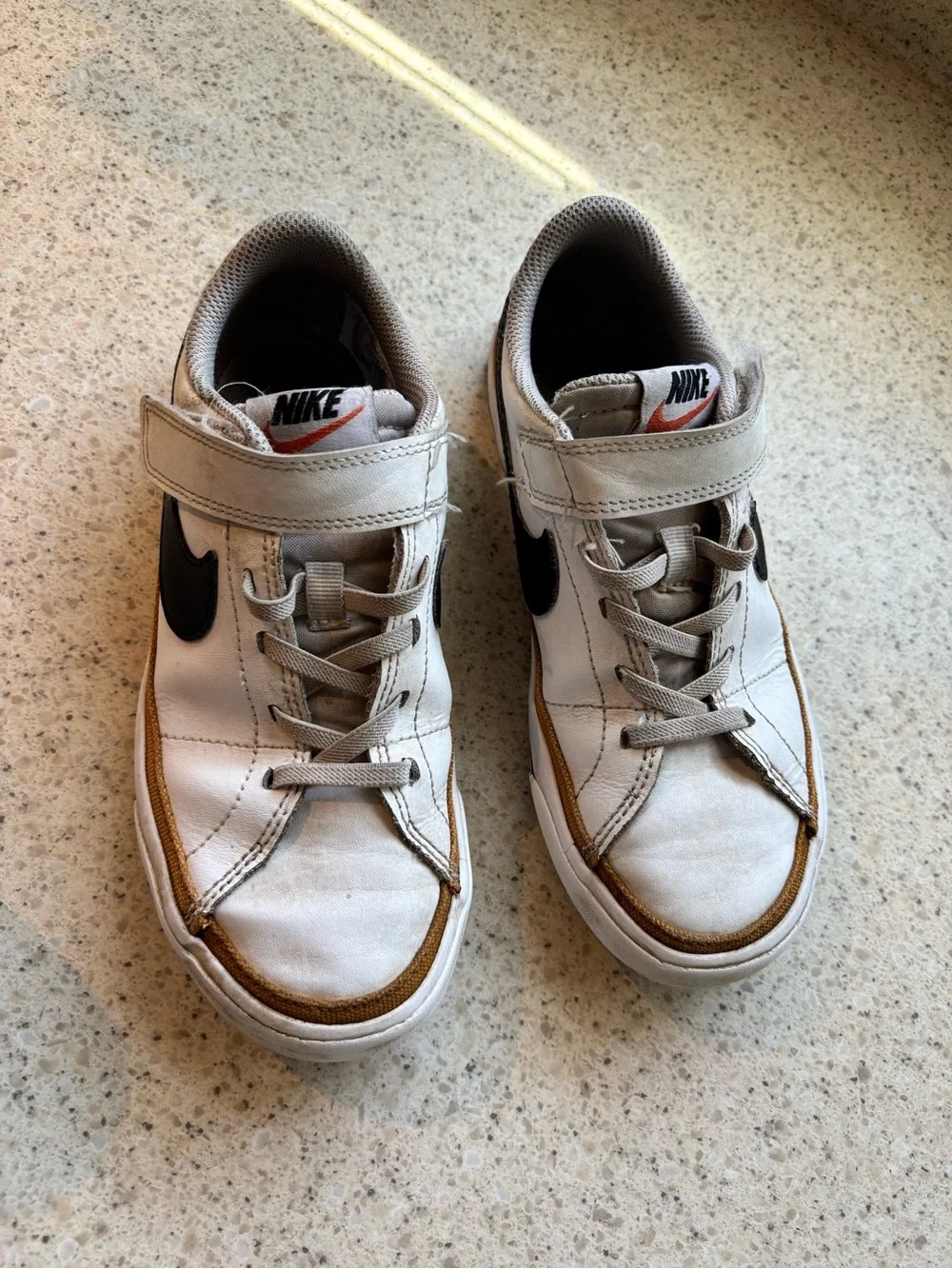 Nike Kids White & Black Low-Top Sneakers with Velcro Strap in Size 2